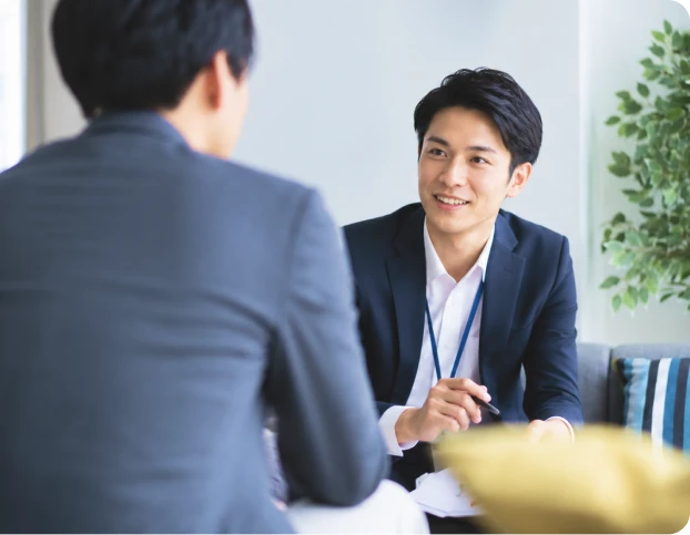 アドバイザーが面談する様子