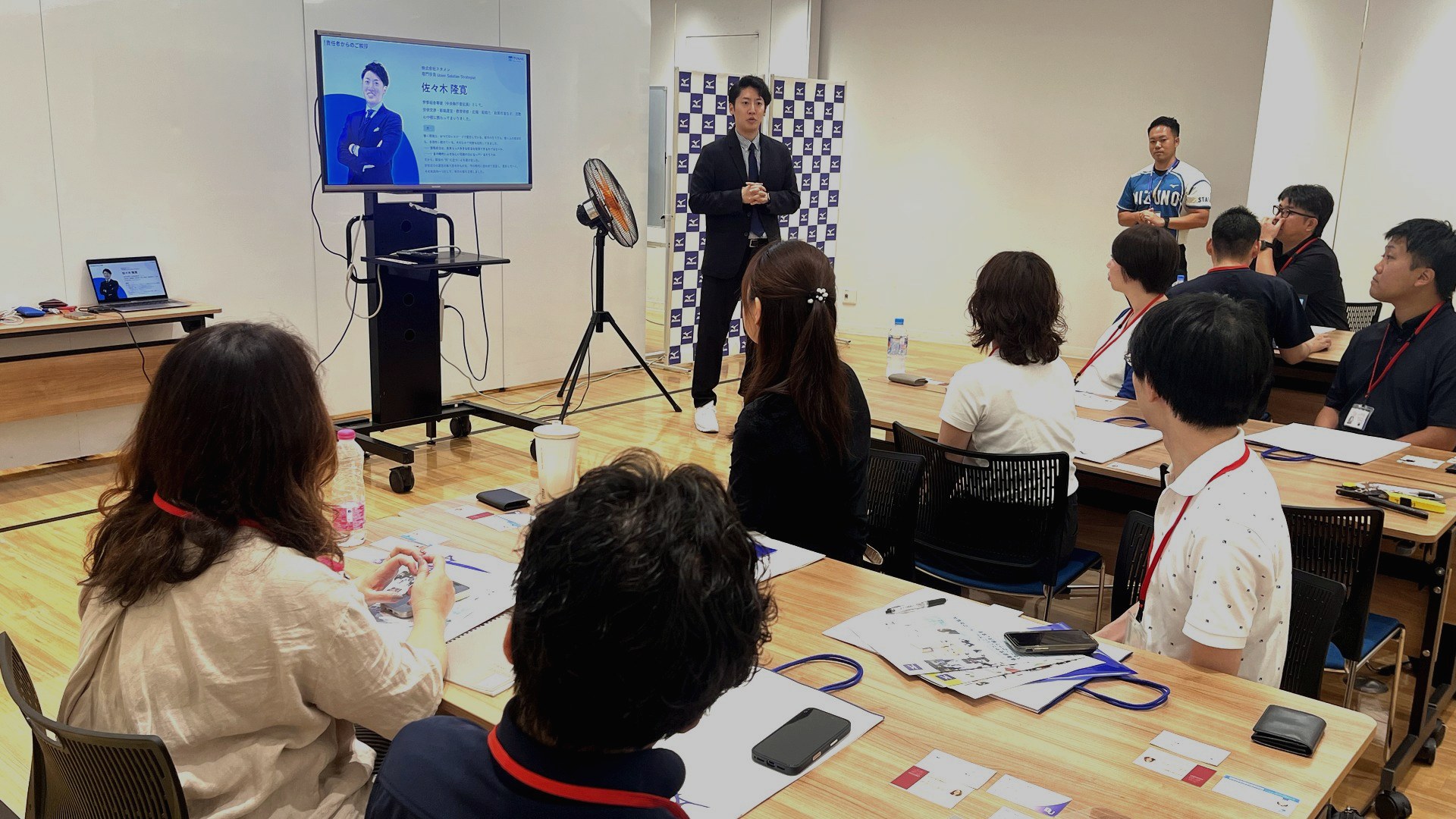 定例会の様子（会場全体）