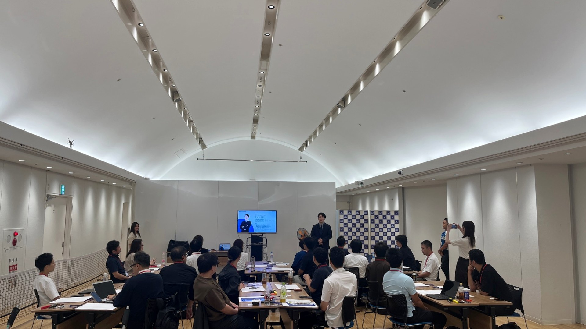 定例会の様子（会場全景）